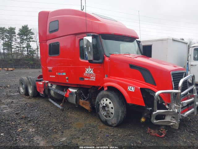 2015 VOLVO VN 