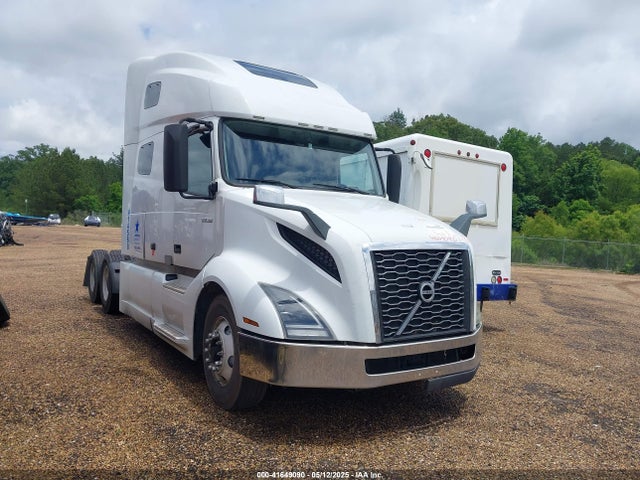 2019 VOLVO VN 