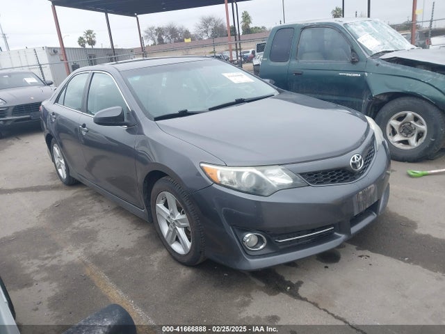 2014 TOYOTA CAMRY SE