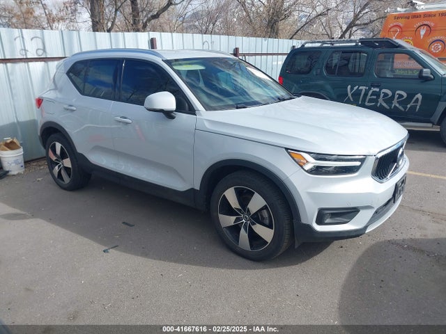 2021 VOLVO XC40 T5 MOMENTUM