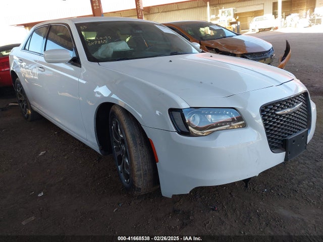 2017 Chrysler 300, VIN: 2C3CCAGG0HH647863
