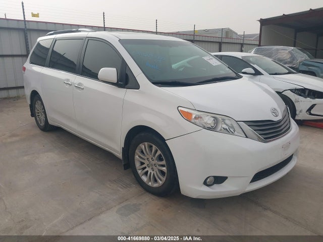 2011 TOYOTA SIENNA XLE V6