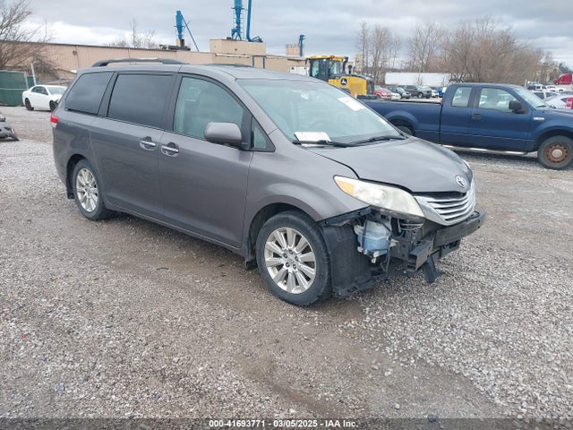 2011 TOYOTA SIENNA LIMITED