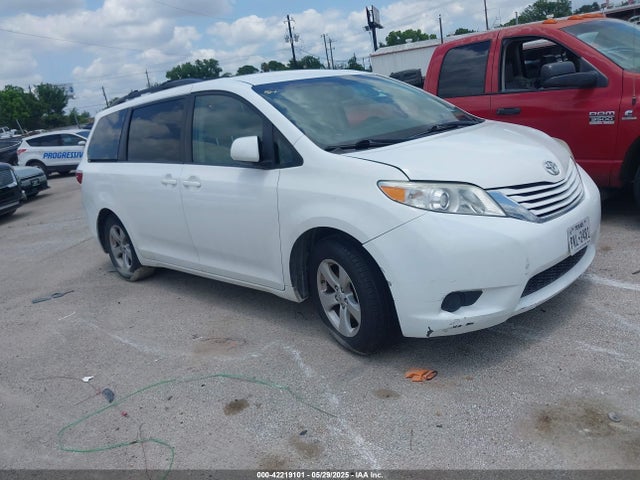2017 TOYOTA SIENNA LE 8 PASSENGER