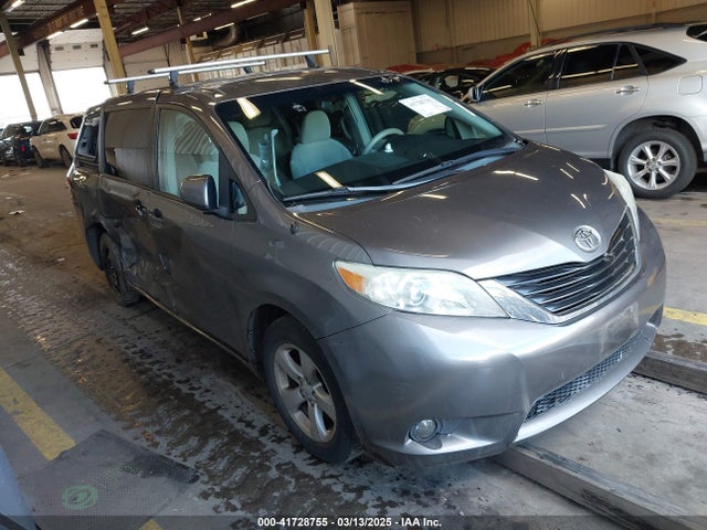 2011 TOYOTA SIENNA LE
