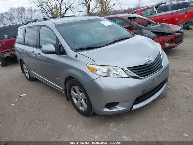 2014 TOYOTA SIENNA LE V6 8 PASSENGER