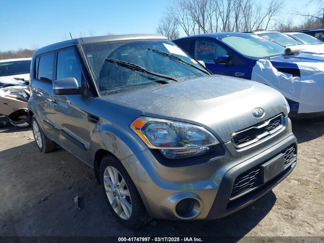 2013 KIA SOUL +