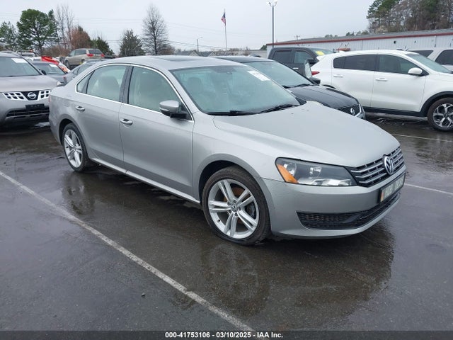 2014 VOLKSWAGEN PASSAT 2.0L TDI SE