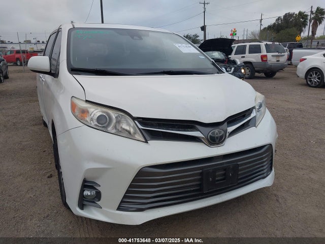 2020 TOYOTA SIENNA XLE
