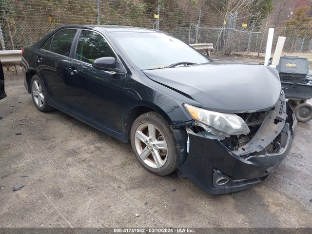 2014 TOYOTA CAMRY SE