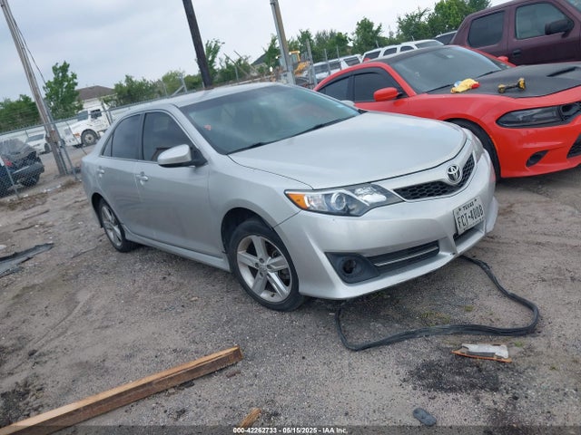 2014 TOYOTA CAMRY SE