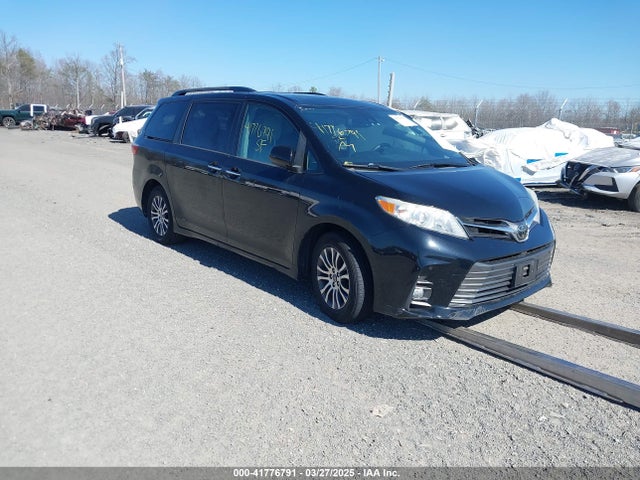 2018 TOYOTA SIENNA XLE 8 PASSENGER