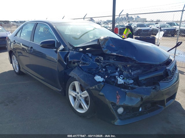 2014 TOYOTA CAMRY SE