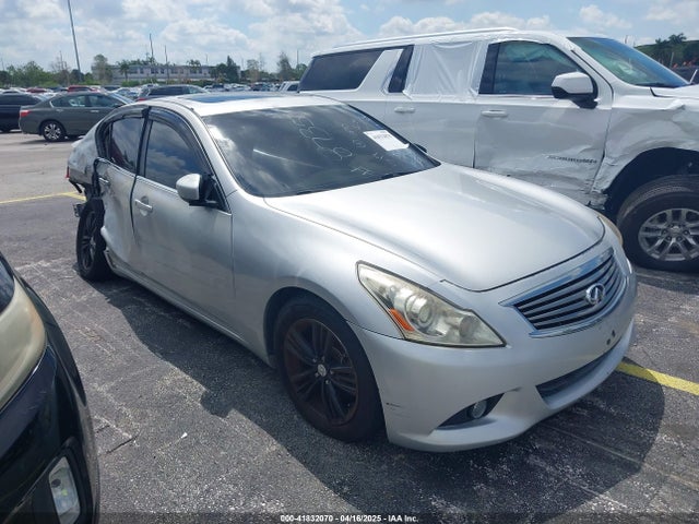 2013 INFINITI G37 JOURNEY