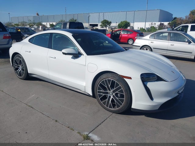 2021 PORSCHE TAYCAN 