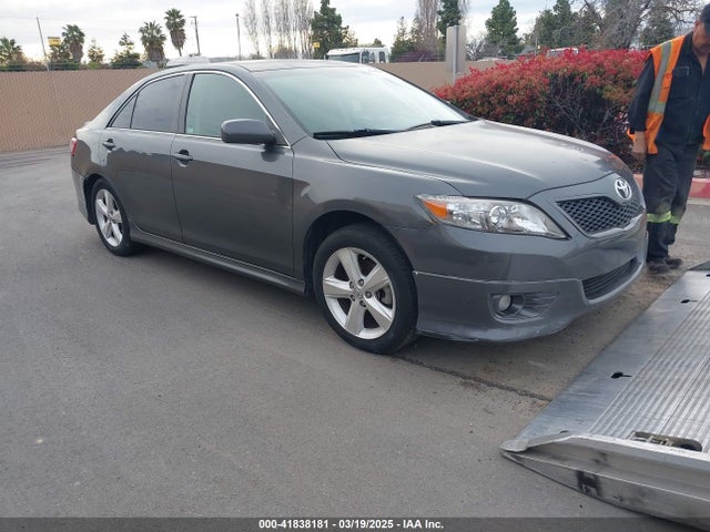 2011 TOYOTA CAMRY SE