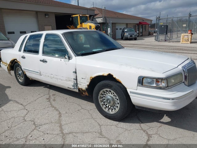 1996 LINCOLN TOWN CAR EXECUTIVE