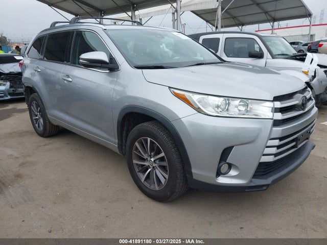 2017 TOYOTA HIGHLANDER XLE
