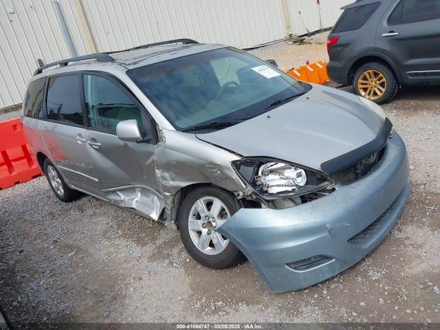 2004 TOYOTA SIENNA XLE