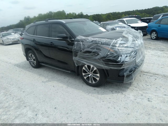 2022 TOYOTA HIGHLANDER XLE