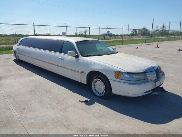 2001 LINCOLN TOWN CAR EXECUTIVE