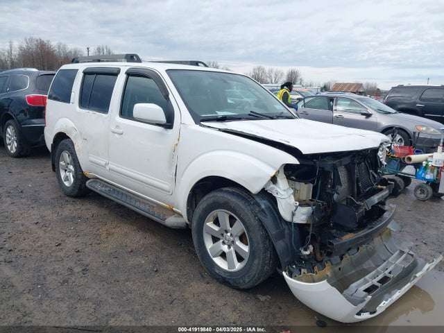 2011 NISSAN PATHFINDER SV