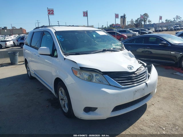 2014 TOYOTA SIENNA LE V6 8 PASSENGER