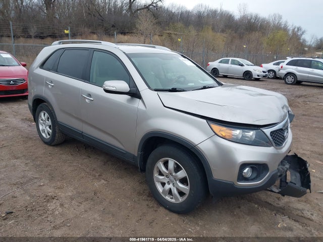 2013 KIA SORENTO LX