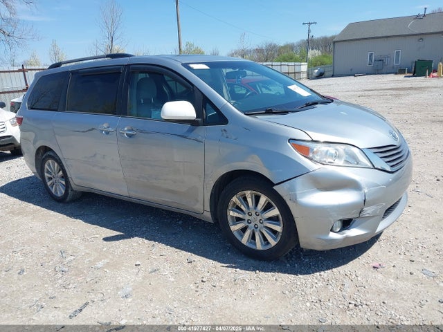 2015 TOYOTA SIENNA XLE 7 PASSENGER