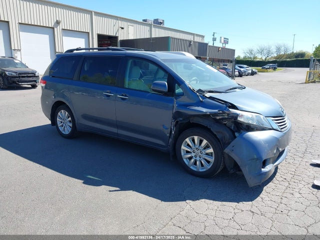 2014 TOYOTA SIENNA XLE 7 PASSENGER