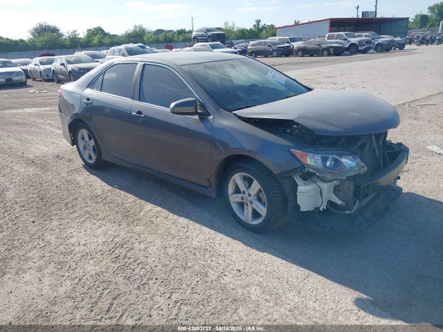 2014 TOYOTA CAMRY SE