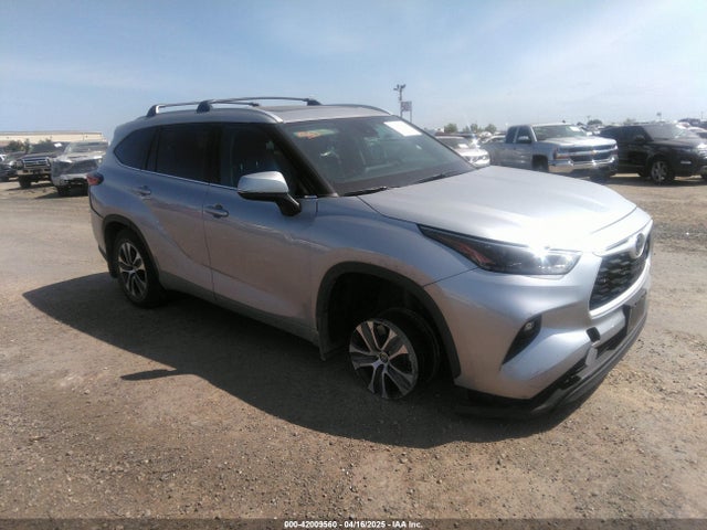 2022 TOYOTA HIGHLANDER XLE