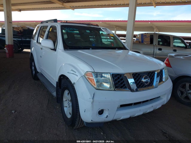 2005 NISSAN PATHFINDER SE