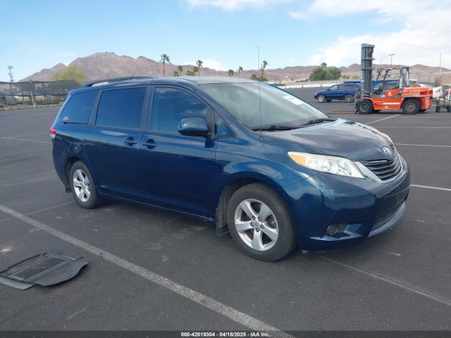 2011 TOYOTA SIENNA LE V6