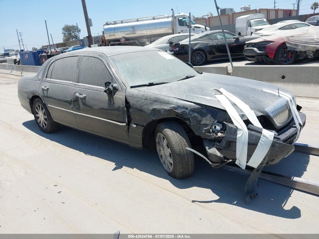 2011 LINCOLN TOWN CAR SIGNATURE LIMITED