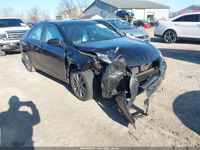 2016 TOYOTA CAMRY SE