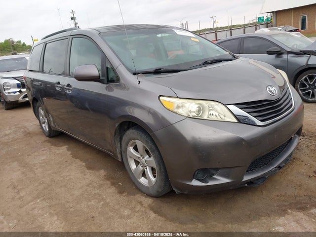 2011 TOYOTA SIENNA LE V6
