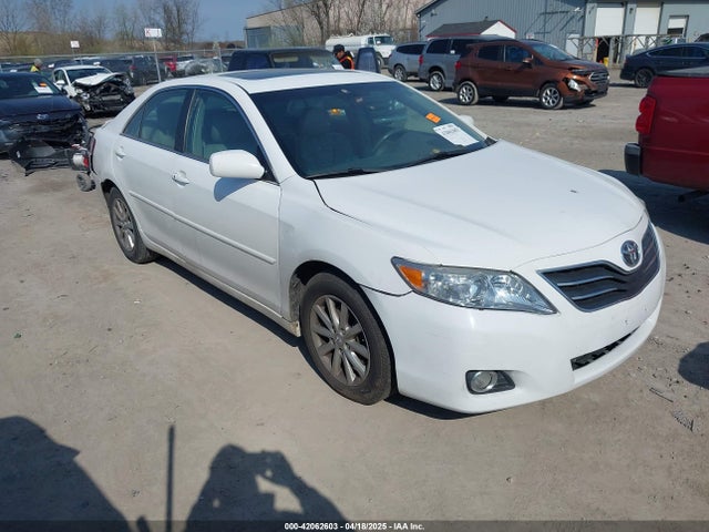 2011 TOYOTA CAMRY XLE