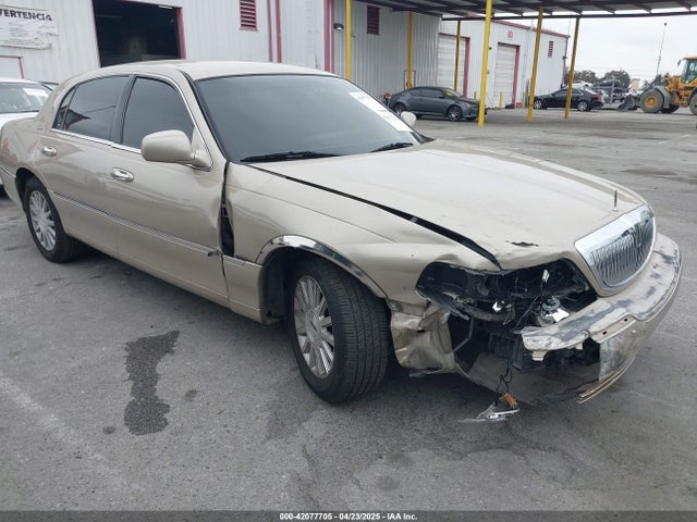 2005 LINCOLN TOWN CAR SIGNATURE