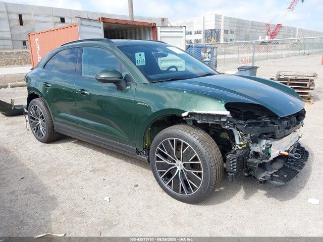 2024 PORSCHE MACAN 4