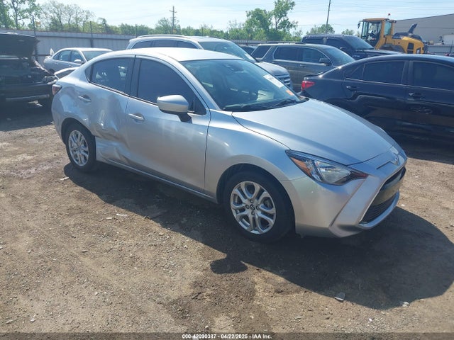 2018 TOYOTA YARIS 