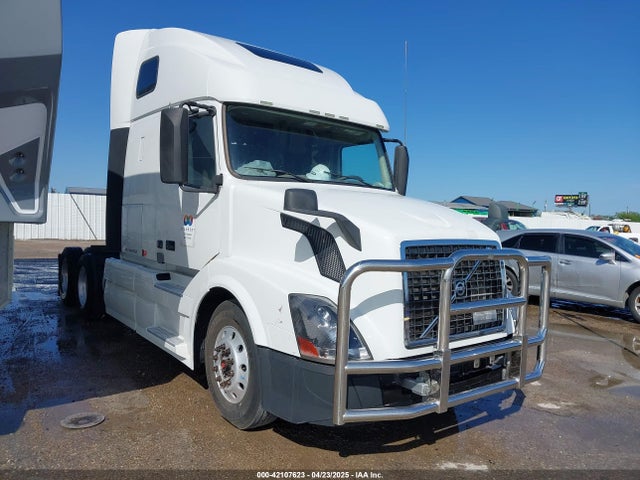 2017 VOLVO VN 