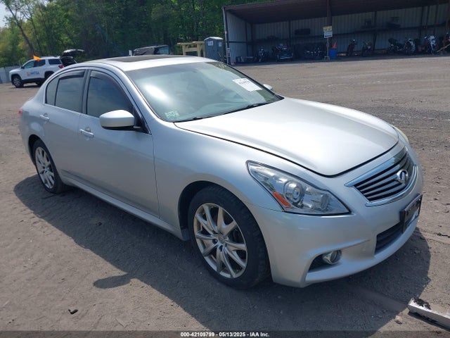 2013 INFINITI G37 