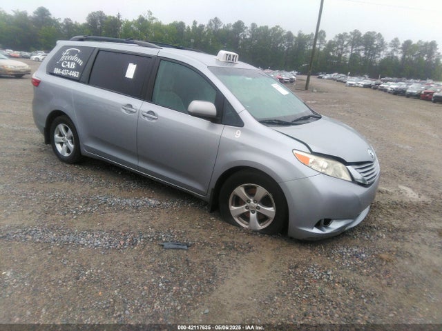 2017 TOYOTA SIENNA LE 8 PASSENGER