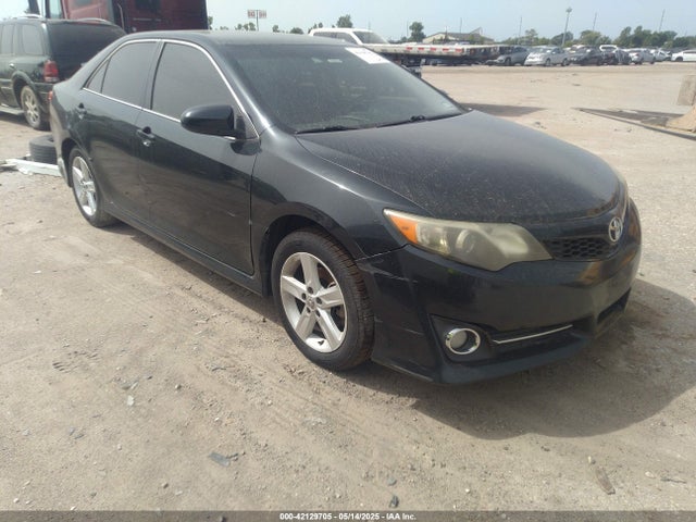 2014 TOYOTA CAMRY SE