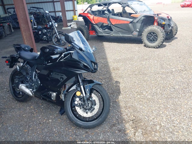 2025 YAMAHA YZF 