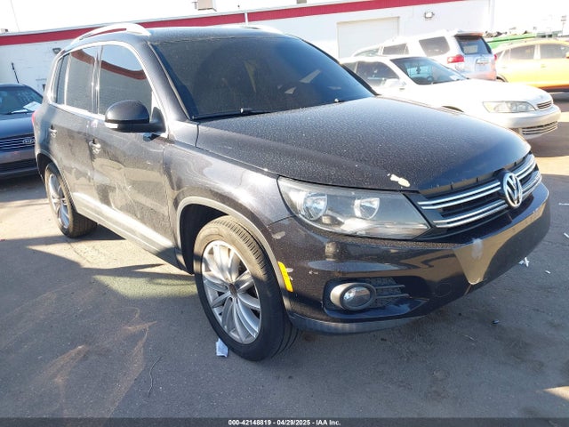 2012 VOLKSWAGEN TIGUAN SE W/SUNROOF   NAV