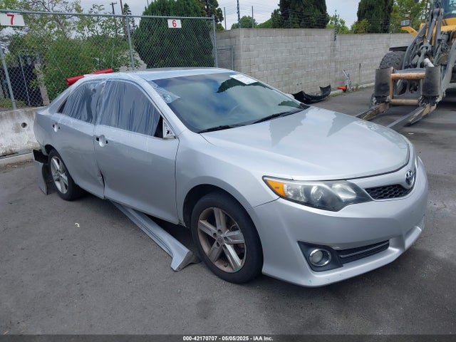 2014 TOYOTA CAMRY SE