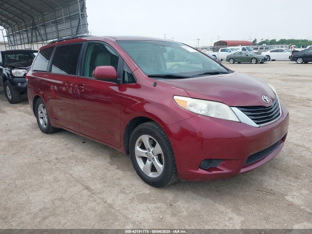 2014 TOYOTA SIENNA LE V6 8 PASSENGER