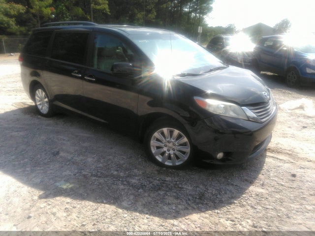 2014 TOYOTA SIENNA XLE/LIMITED